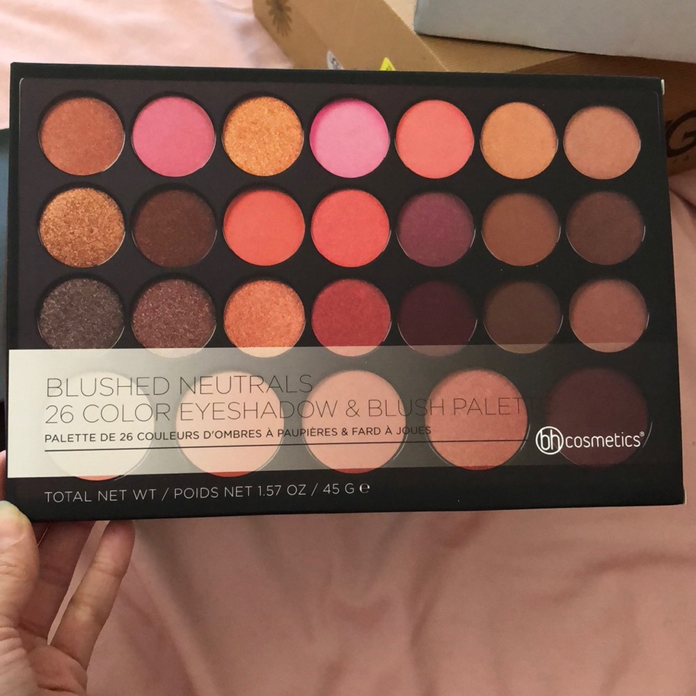 26 color eyeshadows & blush palette - bh cosmetics